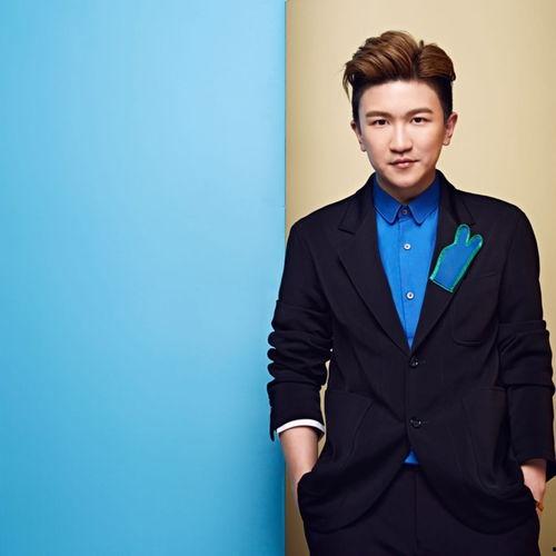 娱乐吃瓜君男主持是谁扮演的,男主持背后的神秘角色
