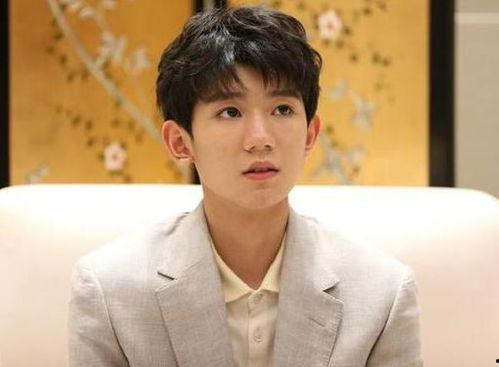 易烊千玺吃瓜娱乐视频,娱乐视频引发网友热议